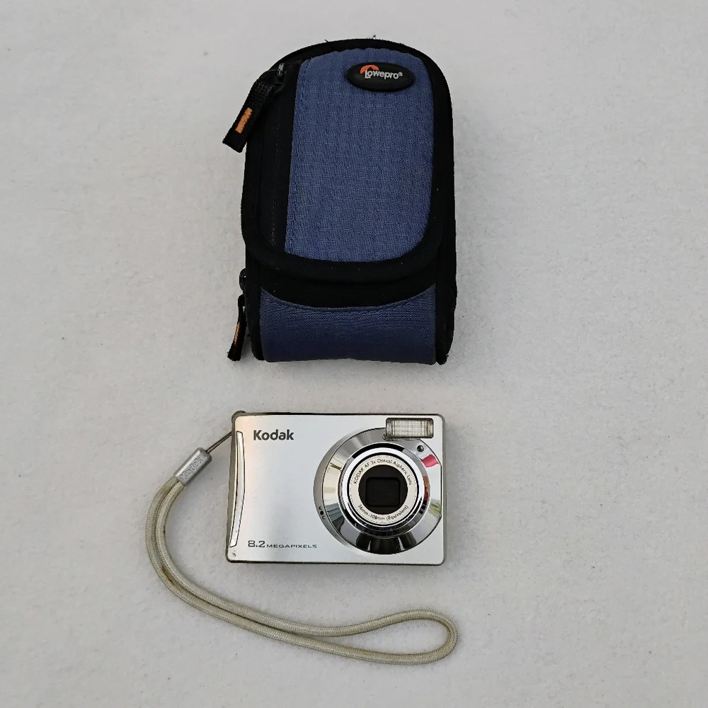 Kodak EasyShare C140 8.2MP Digital Camera - Tested - with LowePro Case